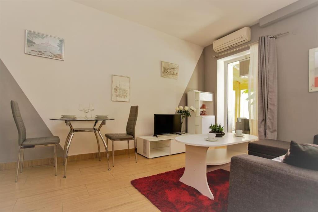 Apartamento Apartman Den,Rovinj Oaza U Centru Grada I Besplatnim Parkingom Exterior foto